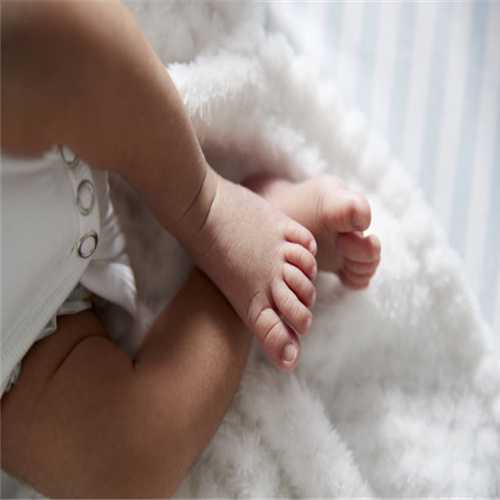 宝宝只要手脚不黄就是生理性黄疸，是这样吗